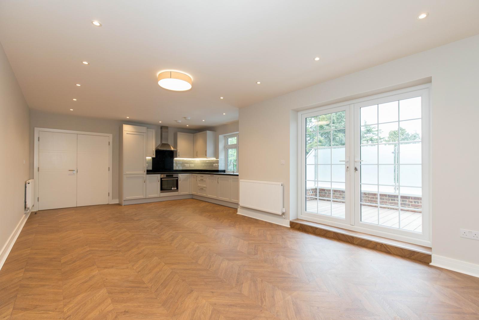 Shepperton, TW17 (Flat)