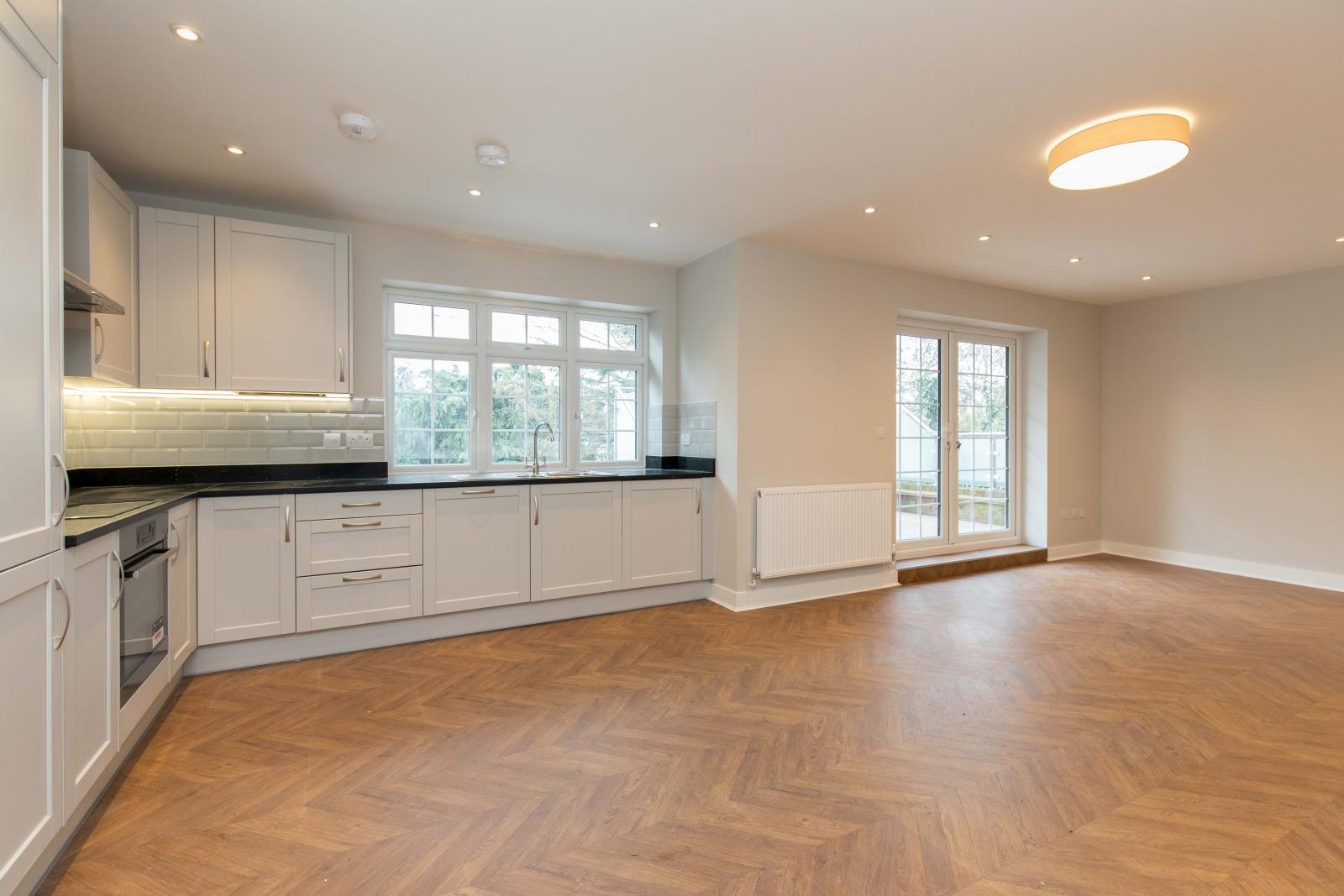 High Street, TW17 (Flat)